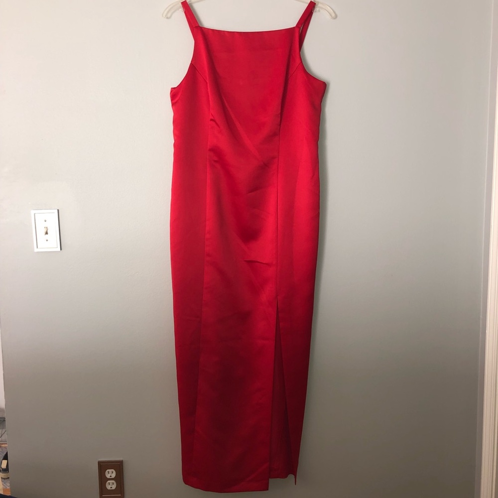 Beautiful Dress! - Picture 2 of 7